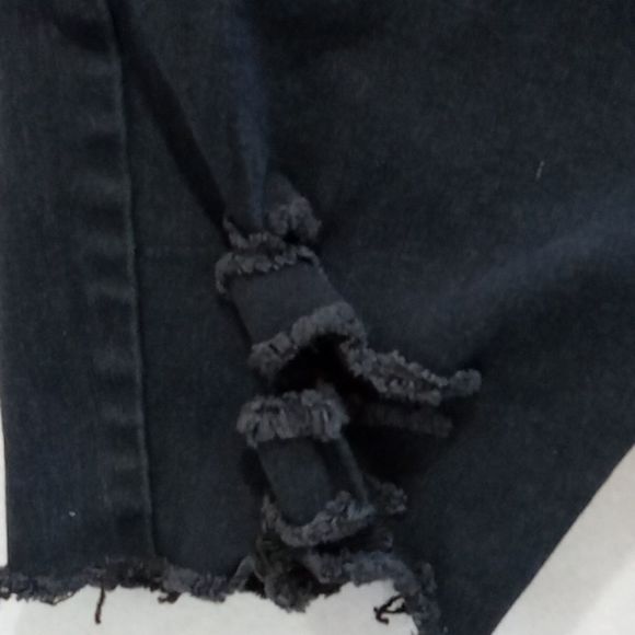 Ling Collection junior sz Lg black raw hem distressed overall shorts / - Picture 4 of 12